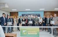 Mesa Diretora comemora encerramento da V Semana Legislativa Mesa Diretora comemora encerramento da V Semana Legislativa